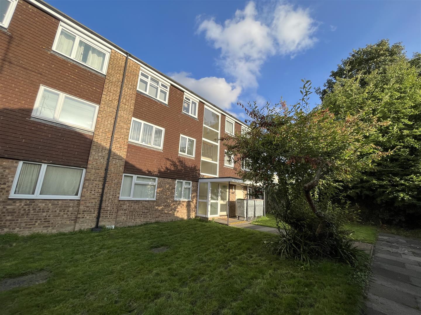 Flat Fairfield Road in Dunstable