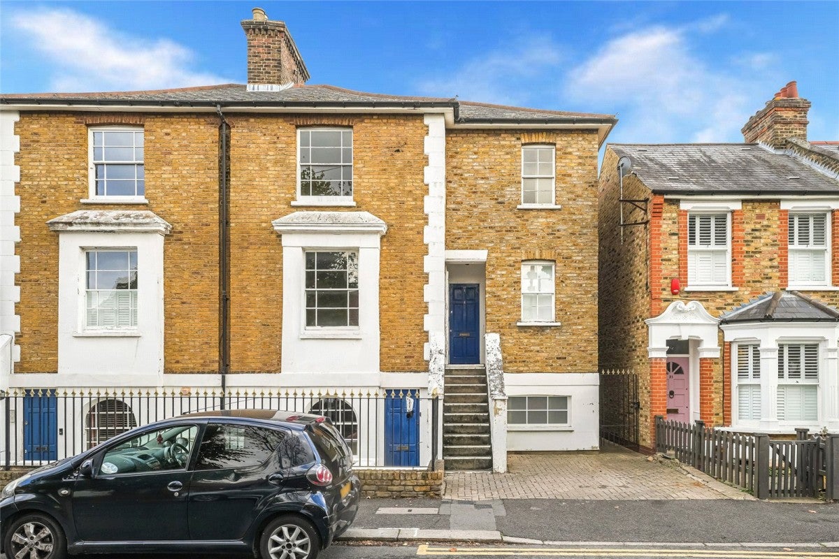 Flat Wingfield Road in Greater London