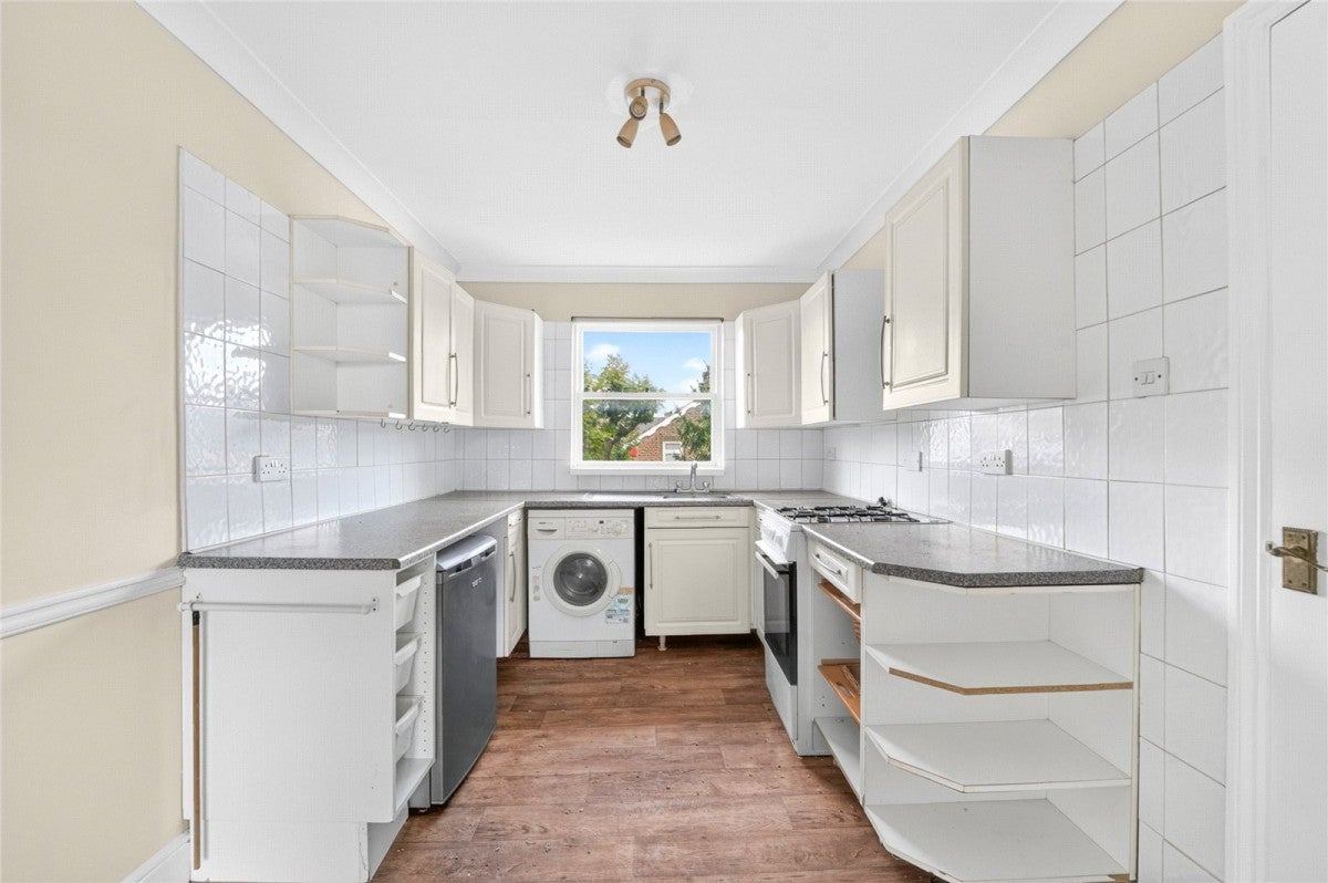 Flat Wingfield Road in Greater London