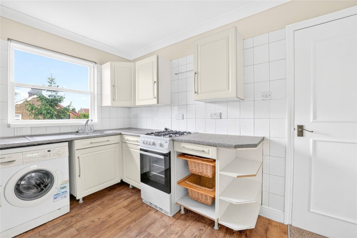Flat Wingfield Road in Greater London