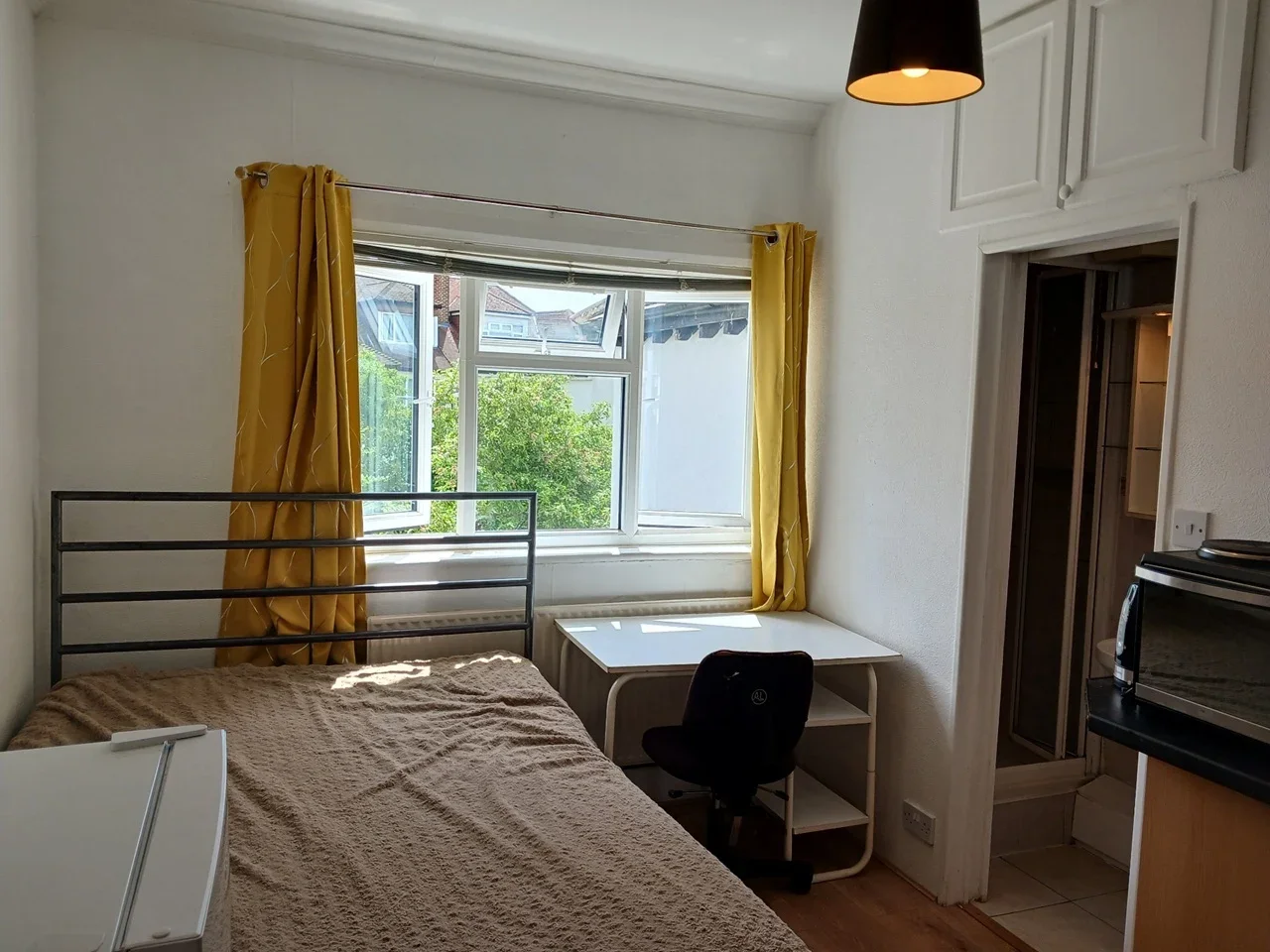 Flat St John's Road in Greater London
