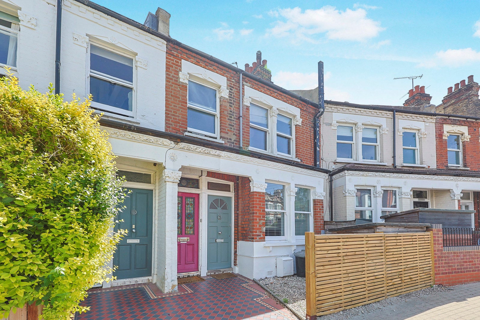 Flat Fawe Park Road in Greater London