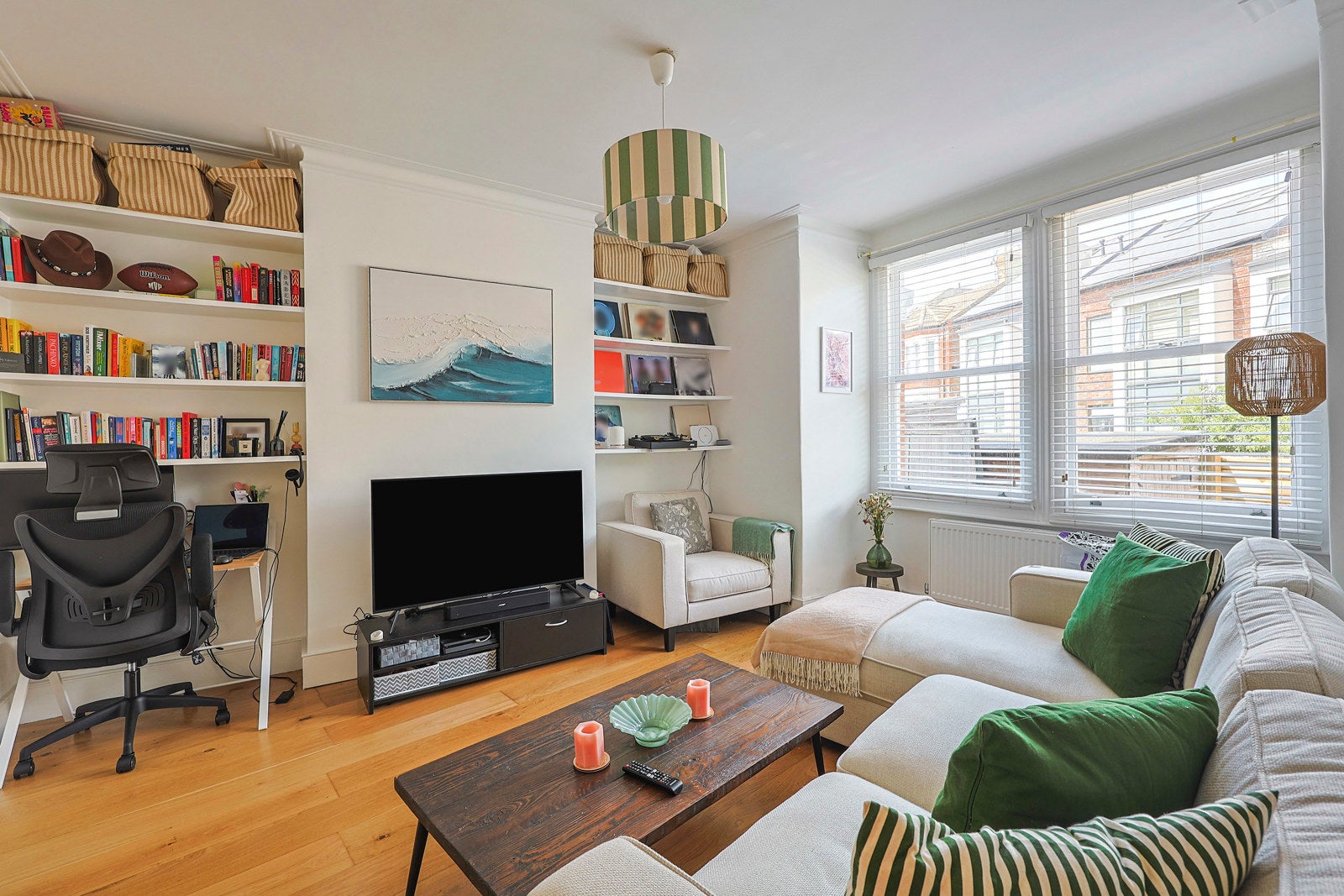 Flat Fawe Park Road in Greater London