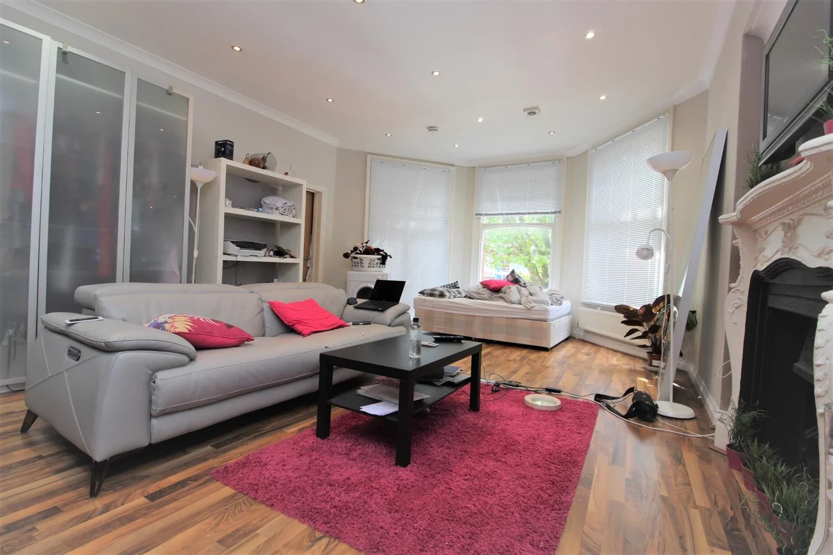 Flat Queens Avenue in Greater London