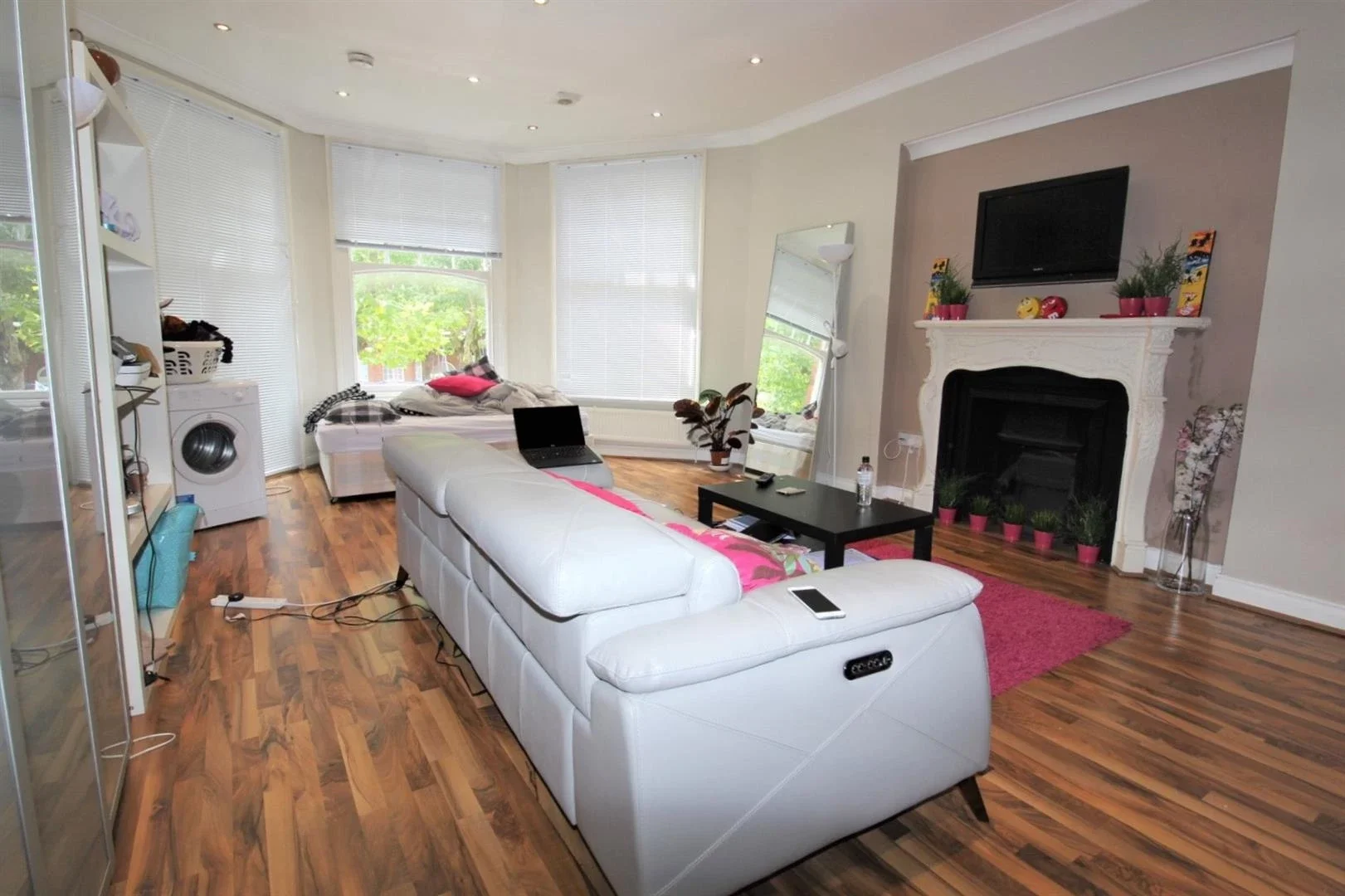 Flat Queens Avenue in Greater London