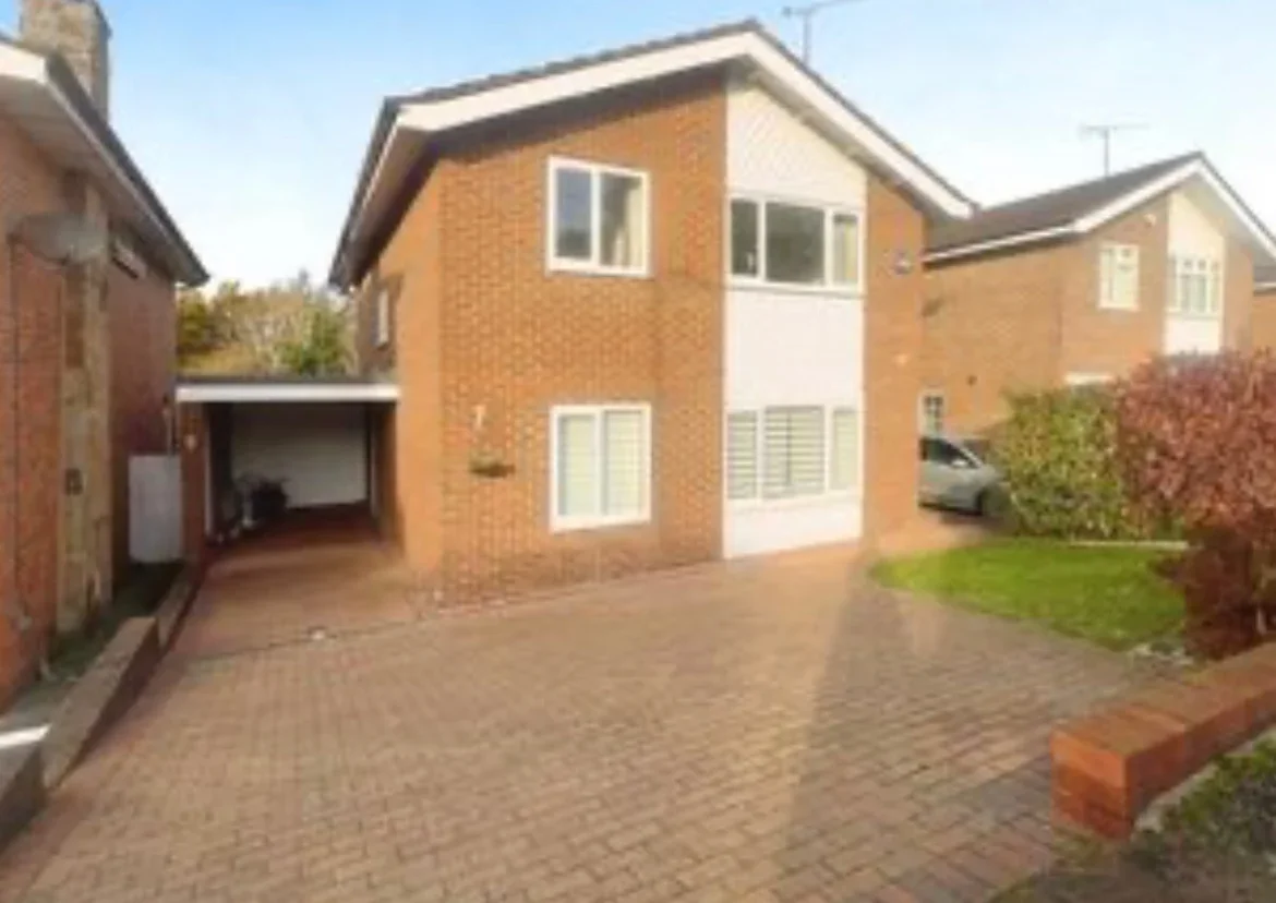 House Wrenwood Way in Greater London
