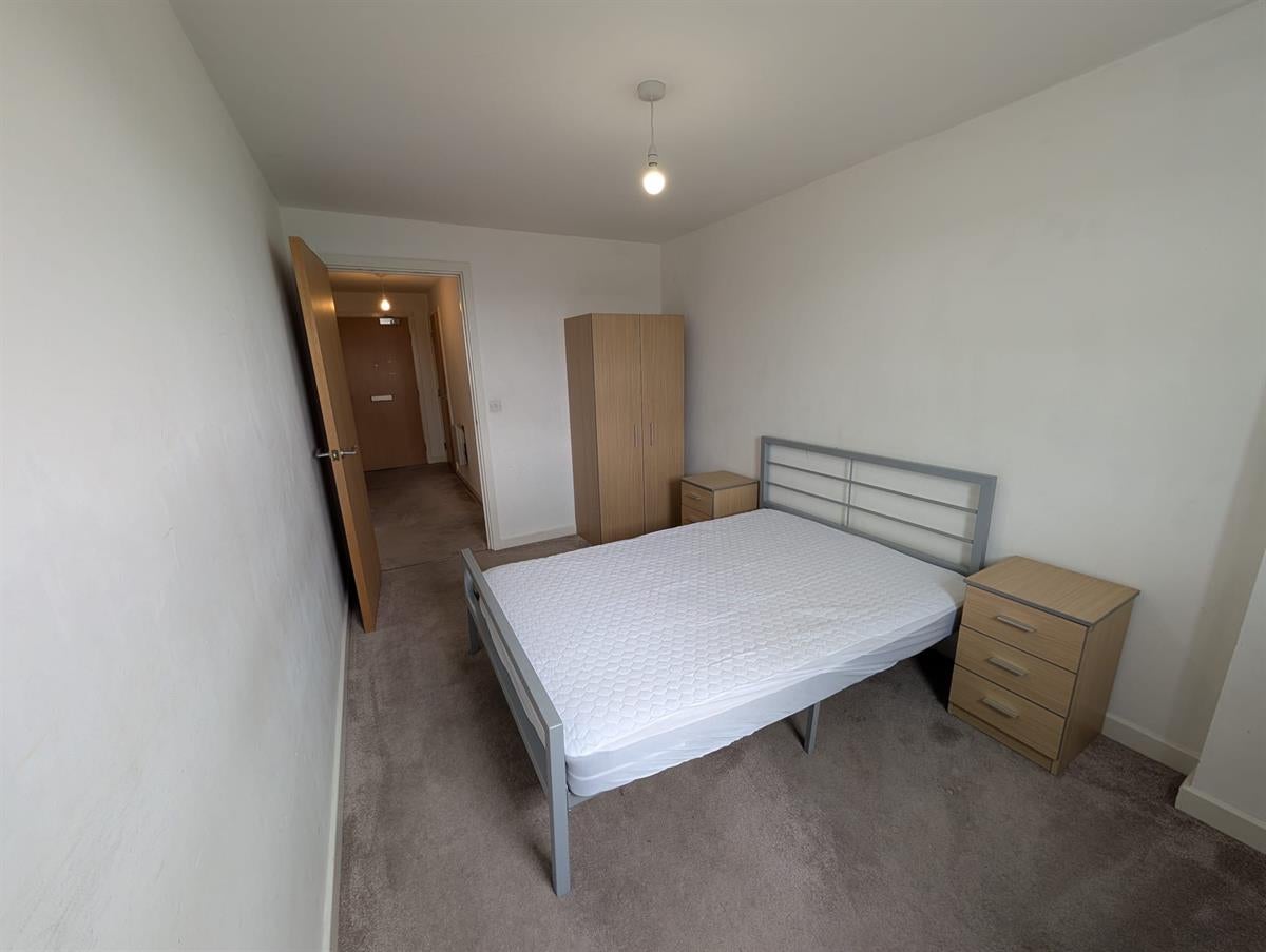 Flat Eccles New Road in Salford