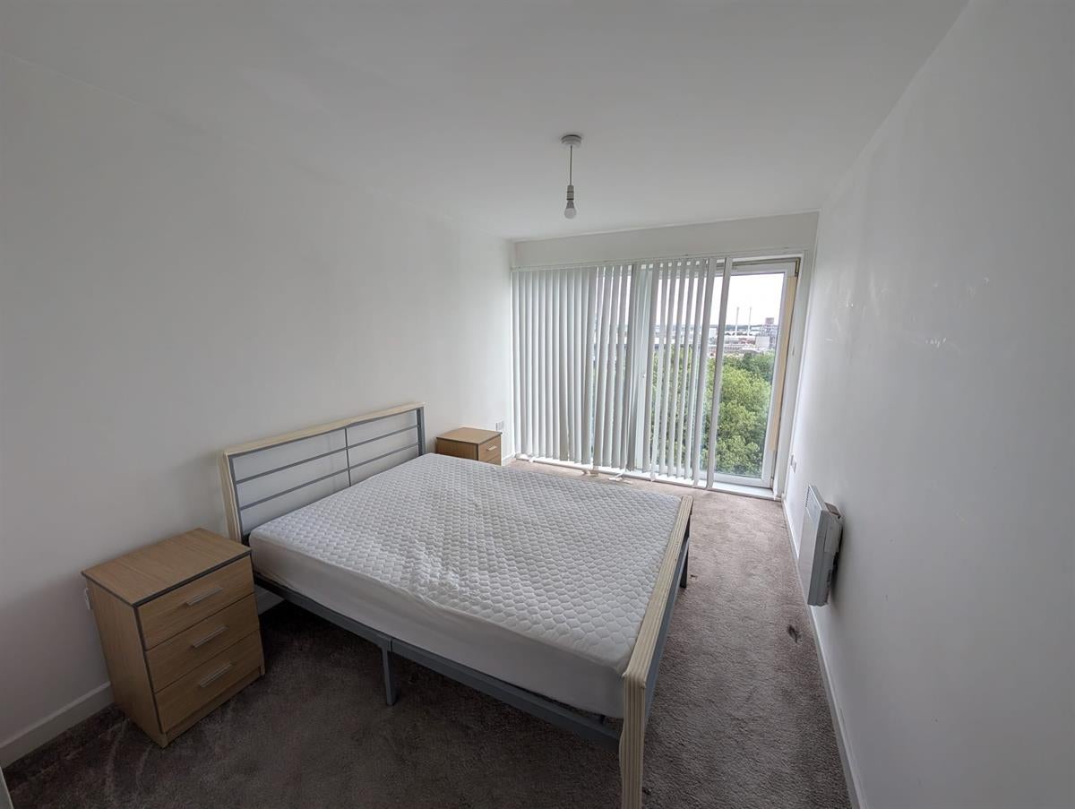 Flat Eccles New Road in Salford