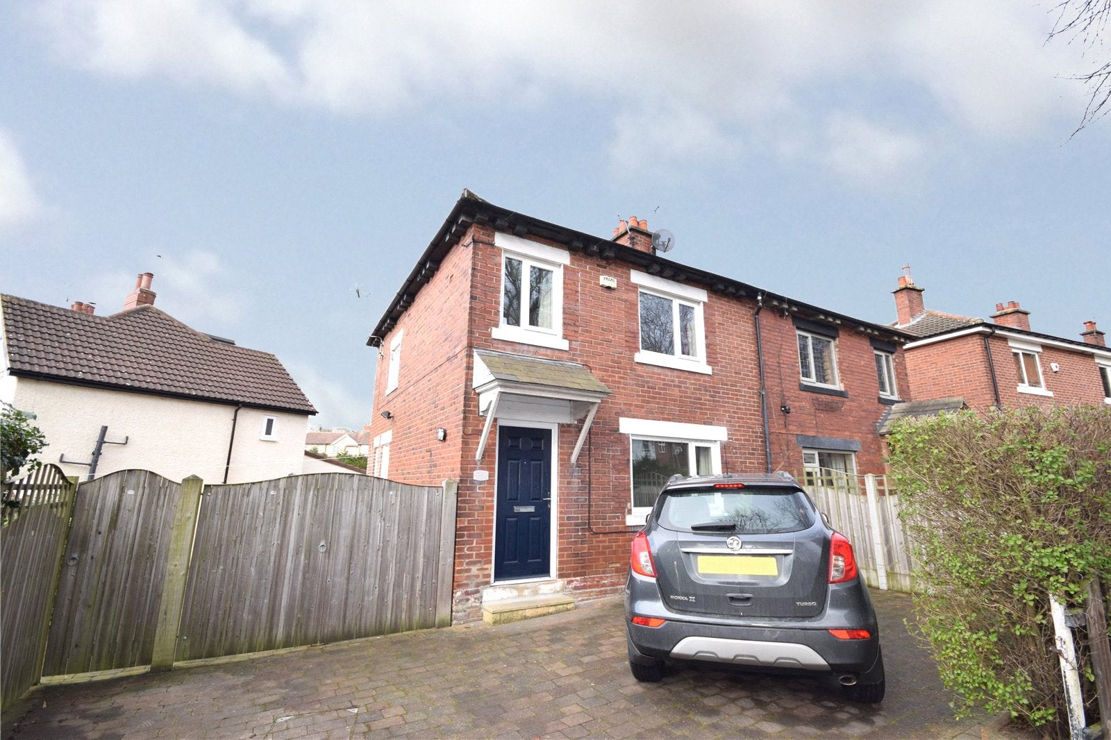 House Stanhope Drive in Leeds