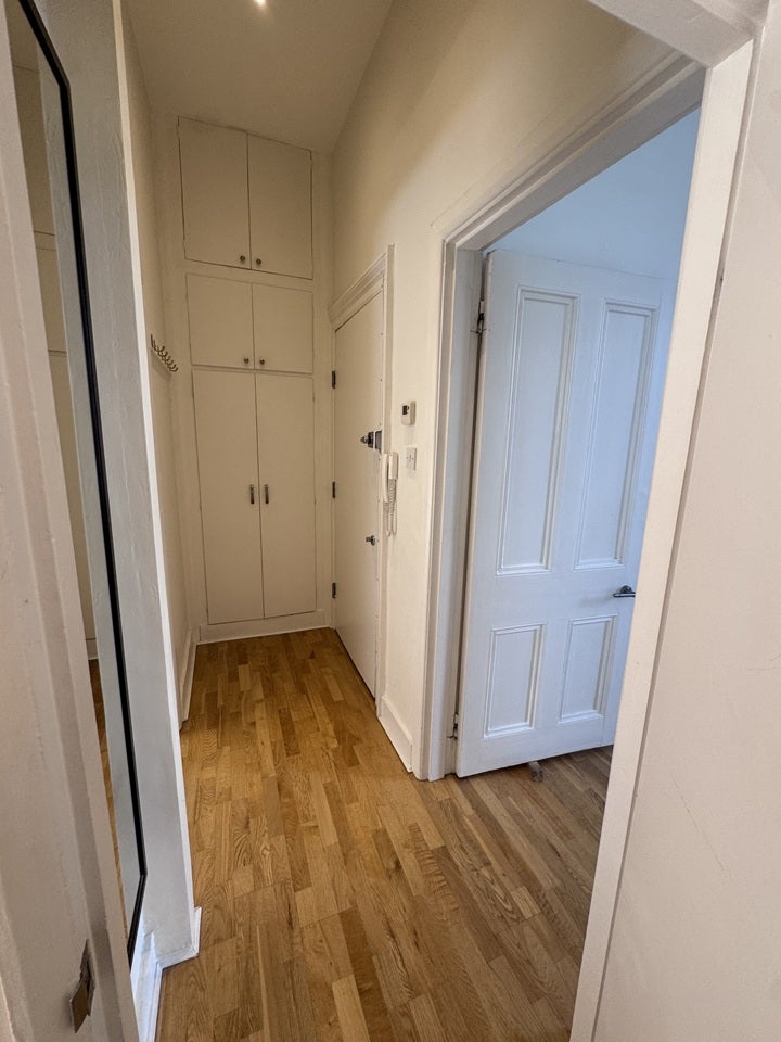Flat Surrendale Place in City of Westminster