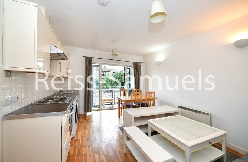 Flat Old Bellgate Place in Greater London