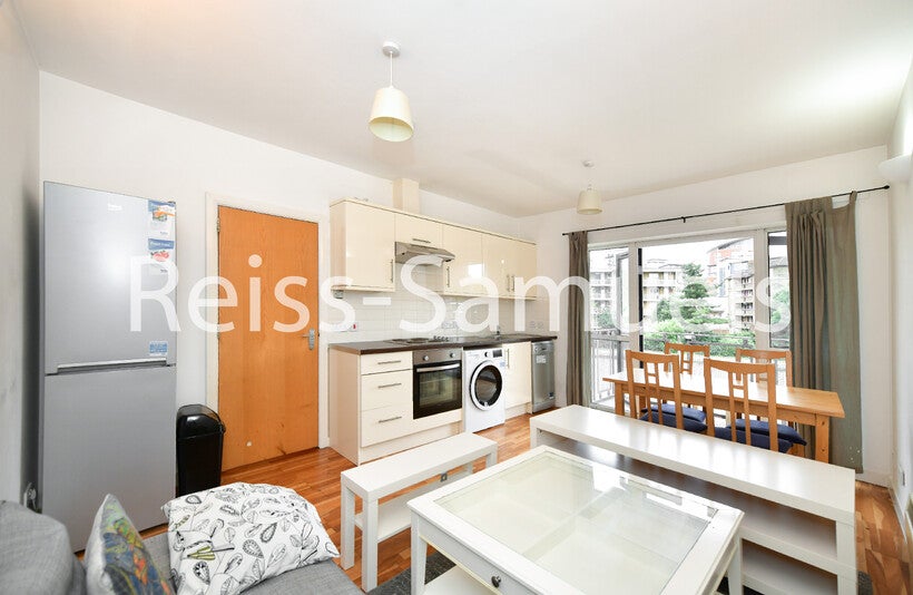 Flat Old Bellgate Place in Greater London