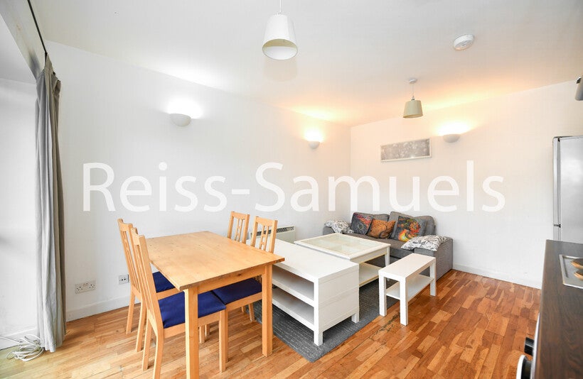 Flat Old Bellgate Place in Greater London