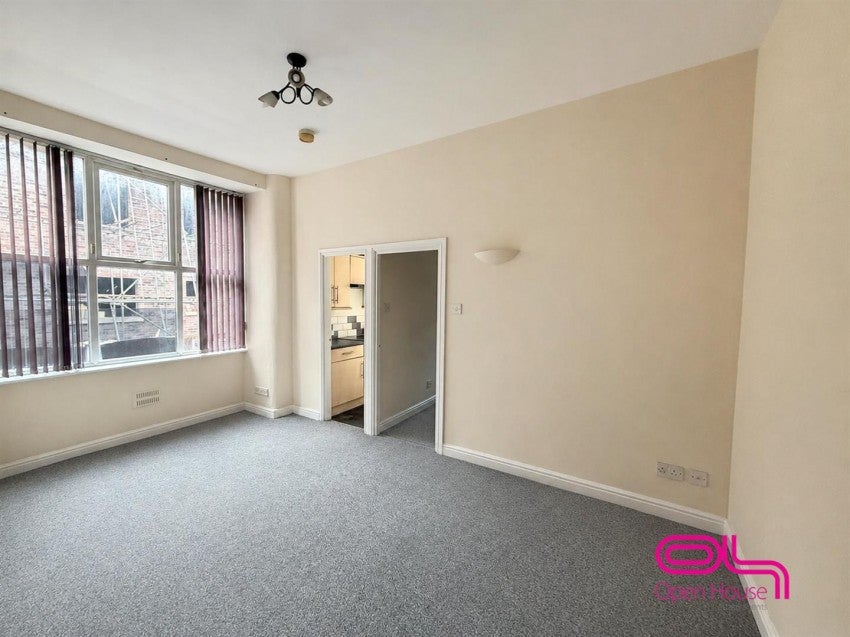 Flat Chorley New Road in Bolton