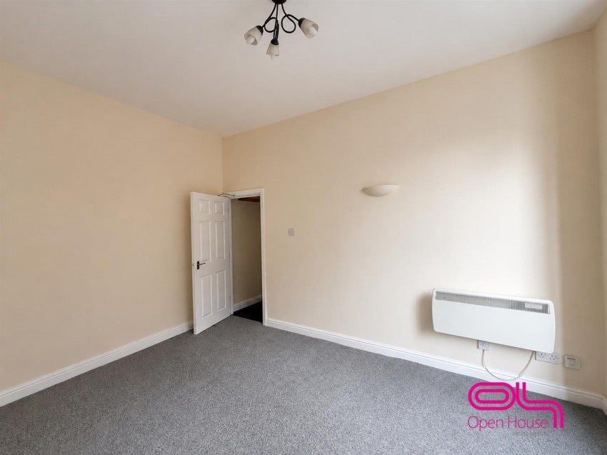 Flat Chorley New Road in Bolton