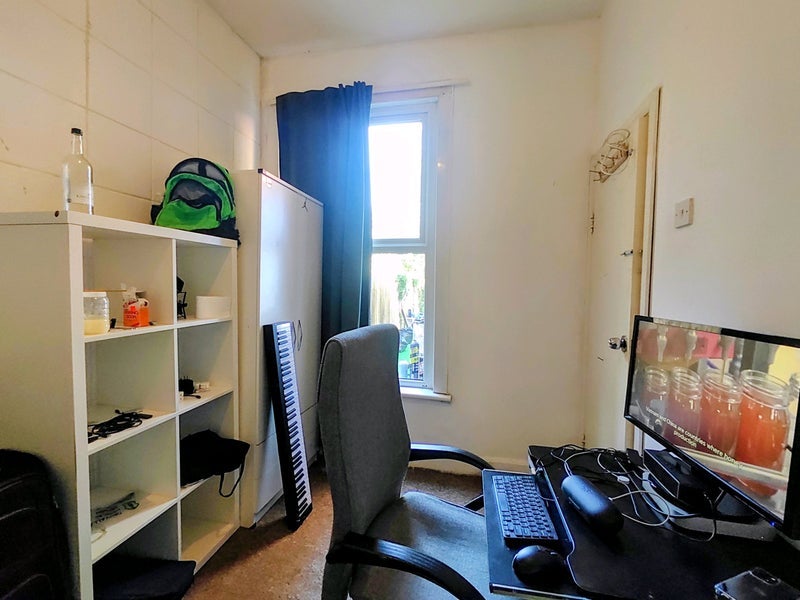 Room Hampden Road in Greater London