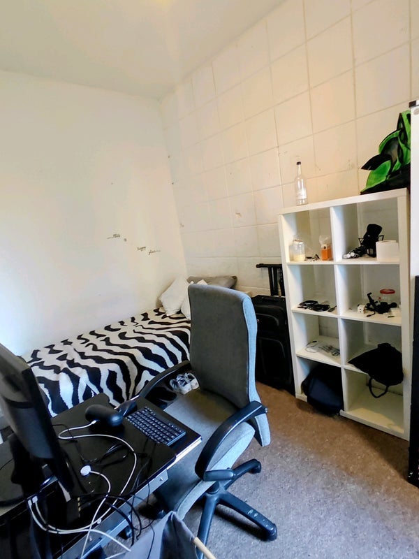 Room Hampden Road in Greater London