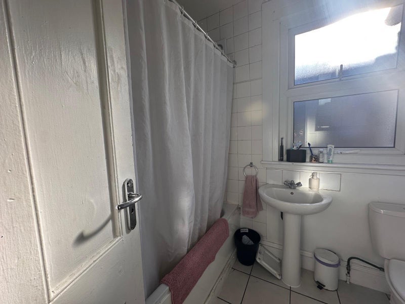 Room St Loy's Road in Greater London