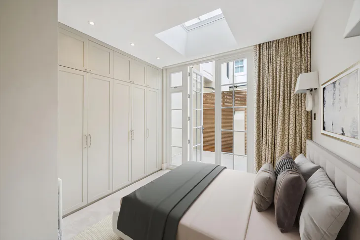 Flat Eaton Place in City of Westminster