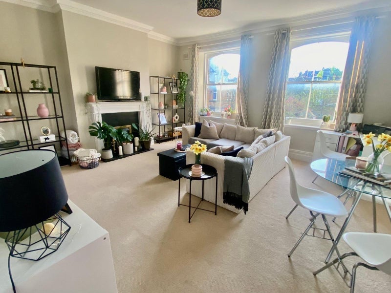 Room Roehampton High Street in Greater London
