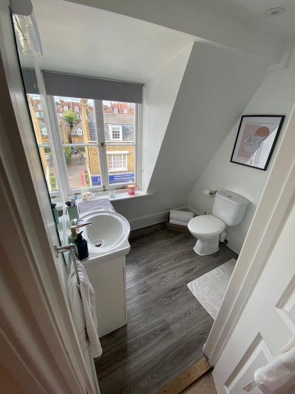 Room Roehampton High Street in Greater London