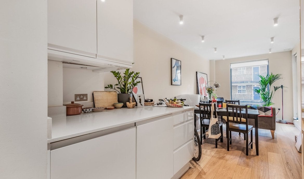 Flat Kennington Park Road in Greater London