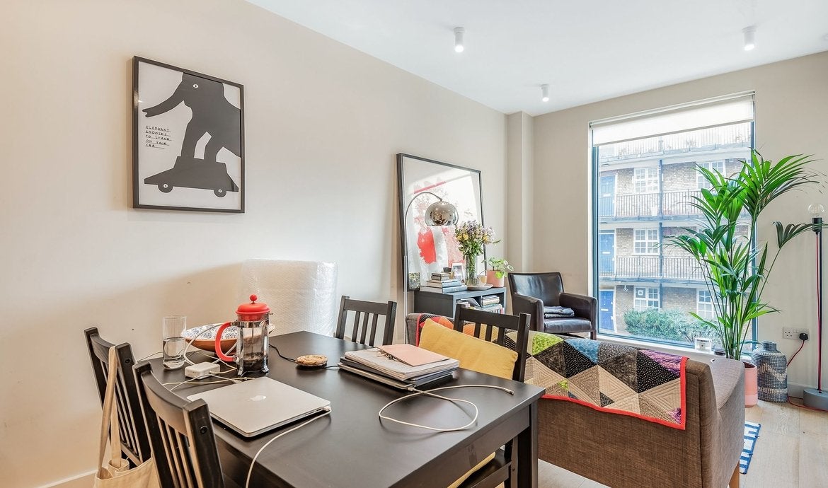 Flat Kennington Park Road in Greater London