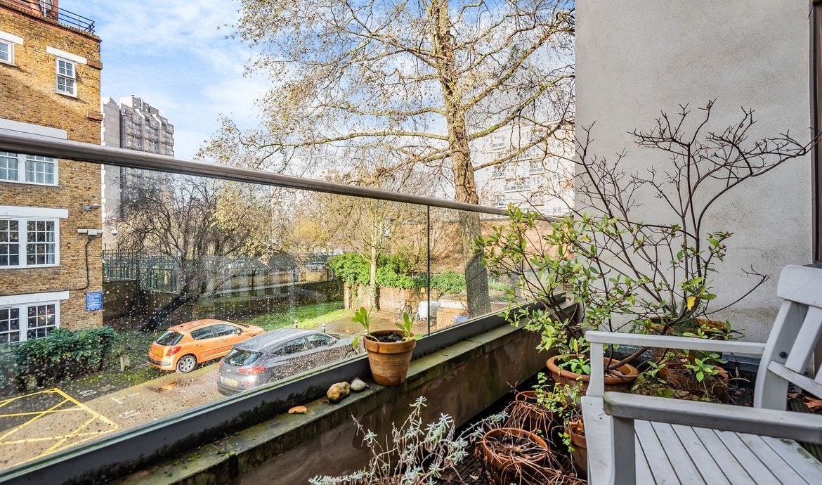 Flat Kennington Park Road in Greater London