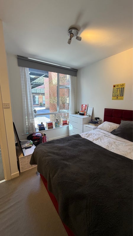 Room Hillyard Street in Greater London