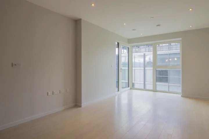 Flat Layard Street in Greater London