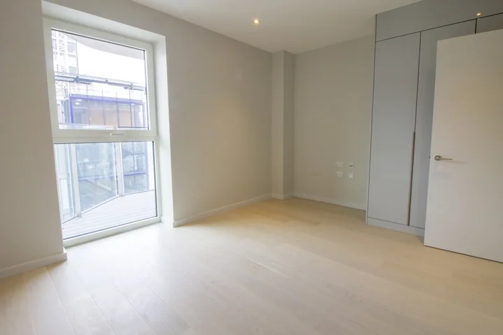 Flat Layard Street in Greater London