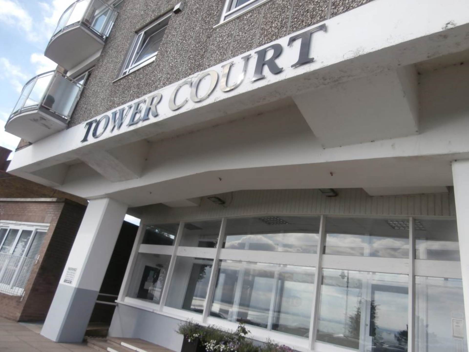 Flat Westcliff Parade in Southend-on-Sea