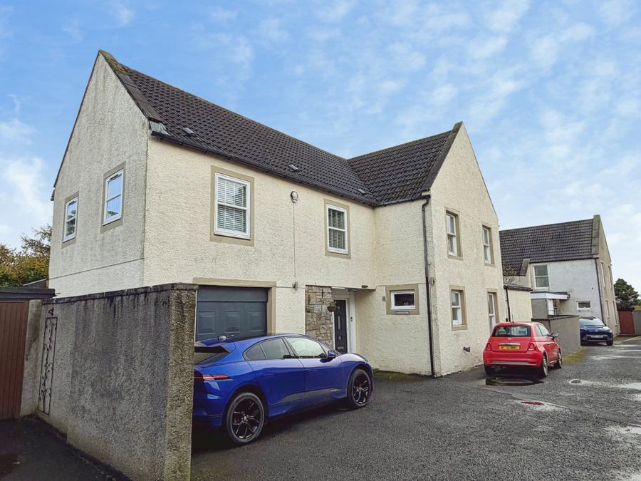 House Low Causewayside in Culross