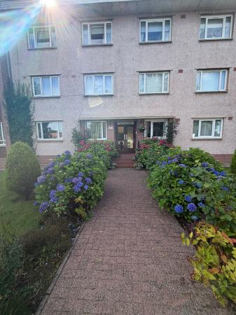 Flat Castleton Drive in Newton Mearns