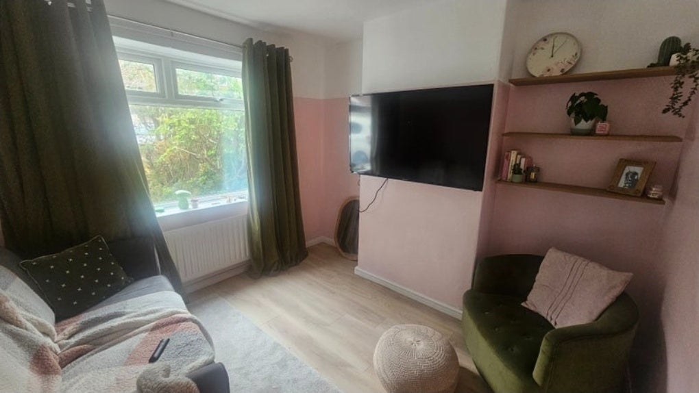 Room Bennett Place in Newcastle-under-Lyme