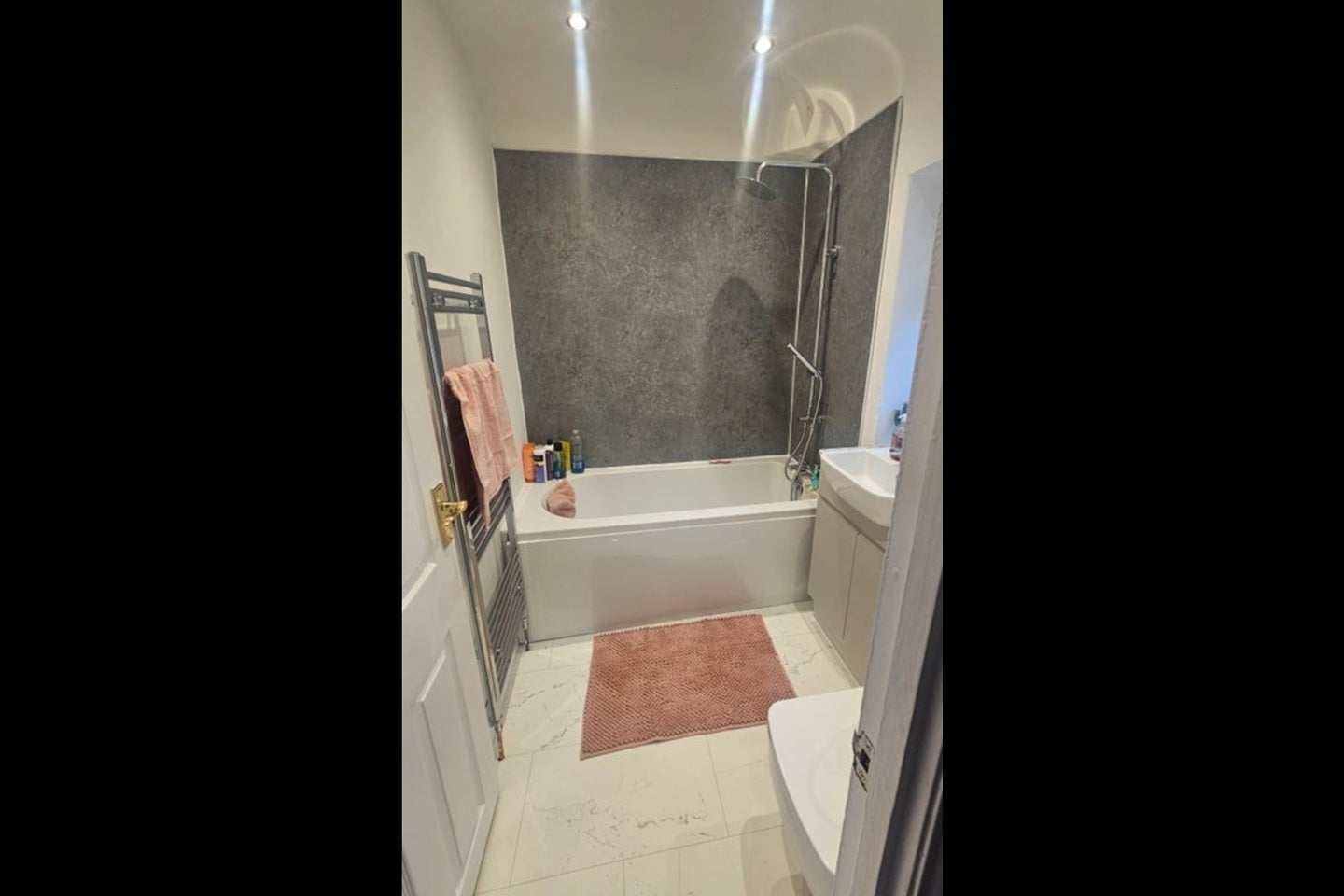 Room Bennett Place in Newcastle-under-Lyme