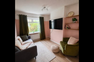 Room Bennett Place in Newcastle-under-Lyme