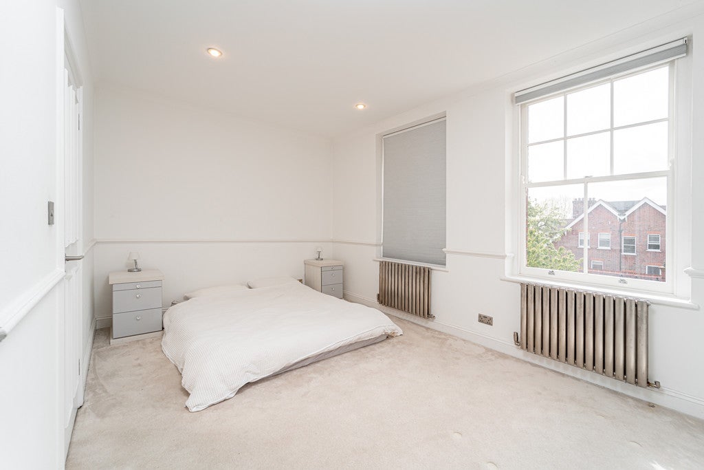 Flat Maresfield Gardens in Greater London