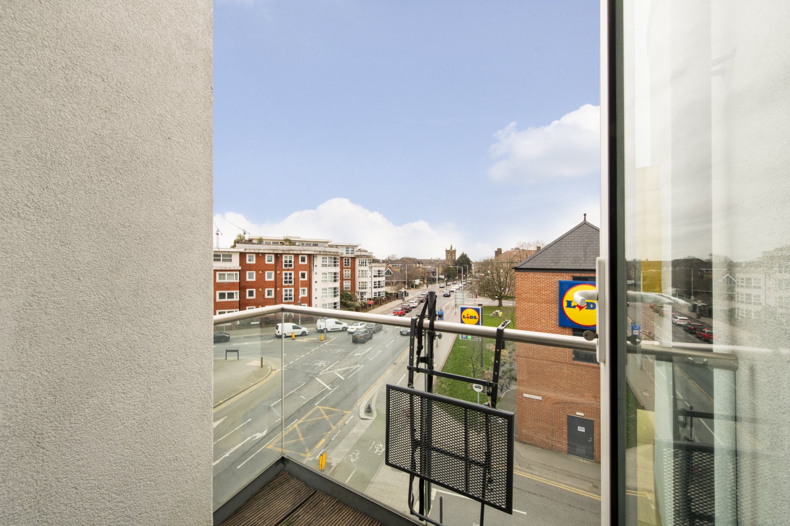 Flat Gordon Road in Greater London