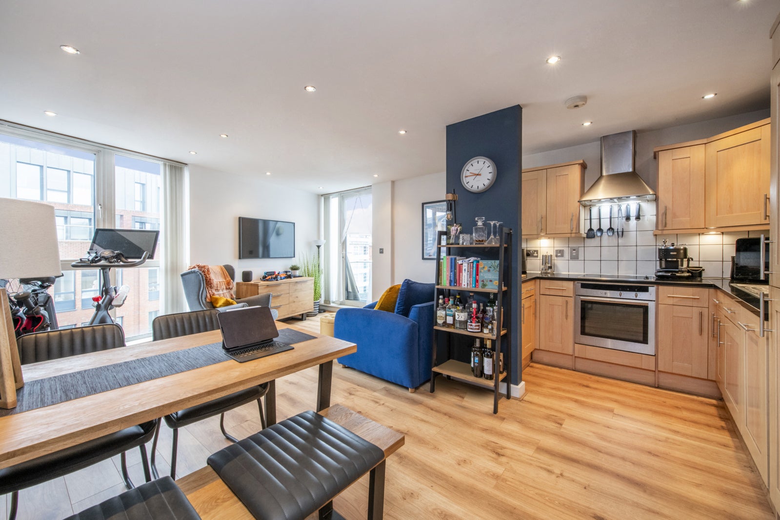 Flat Gordon Road in Greater London