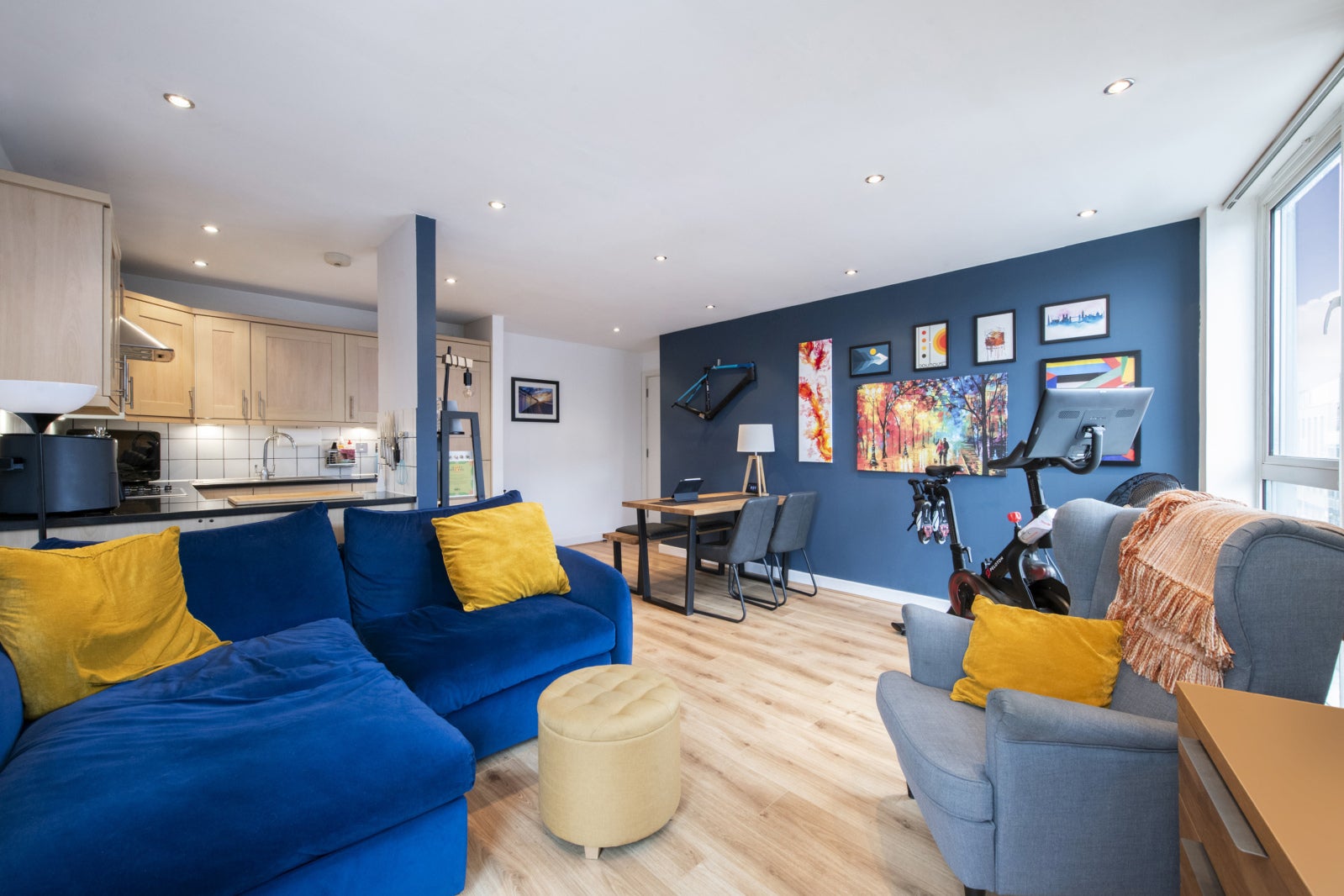 Flat Gordon Road in Greater London