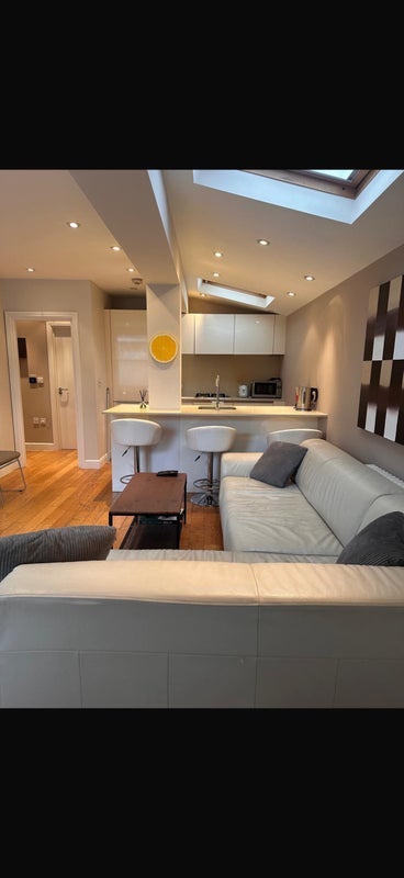 Room Wilton Avenue in Greater London