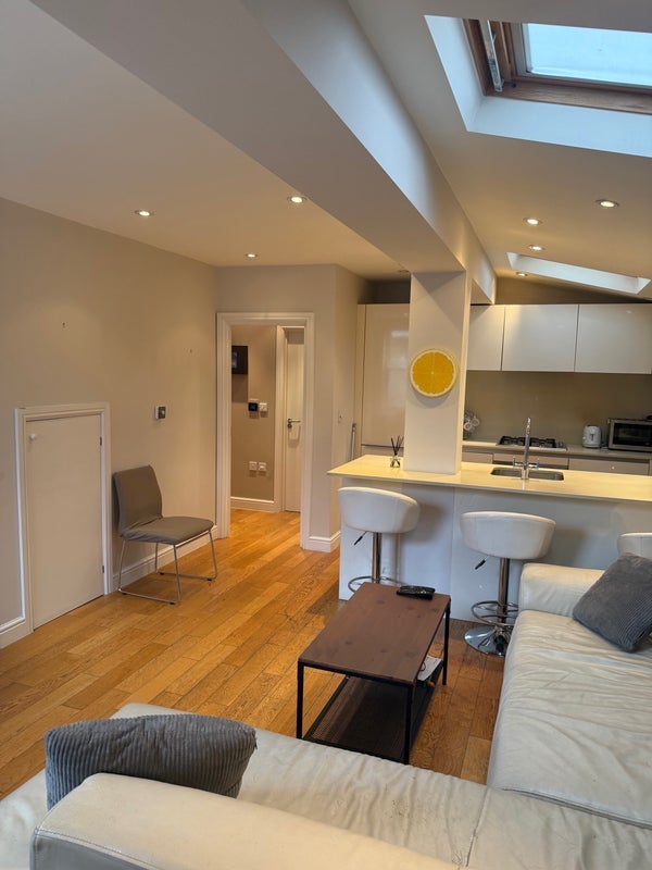 Room Wilton Avenue in Greater London