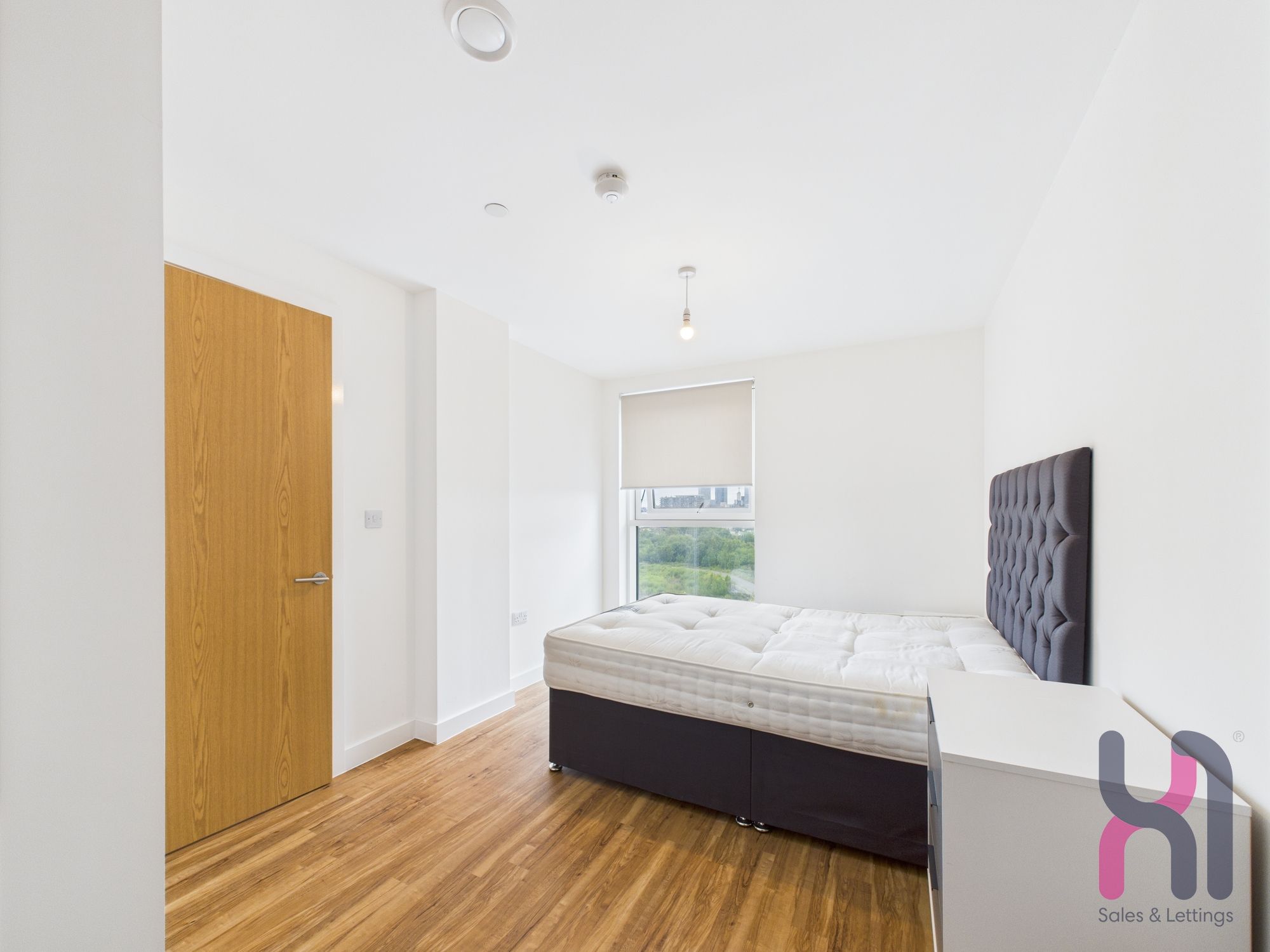 Flat Pomona Strand in Trafford