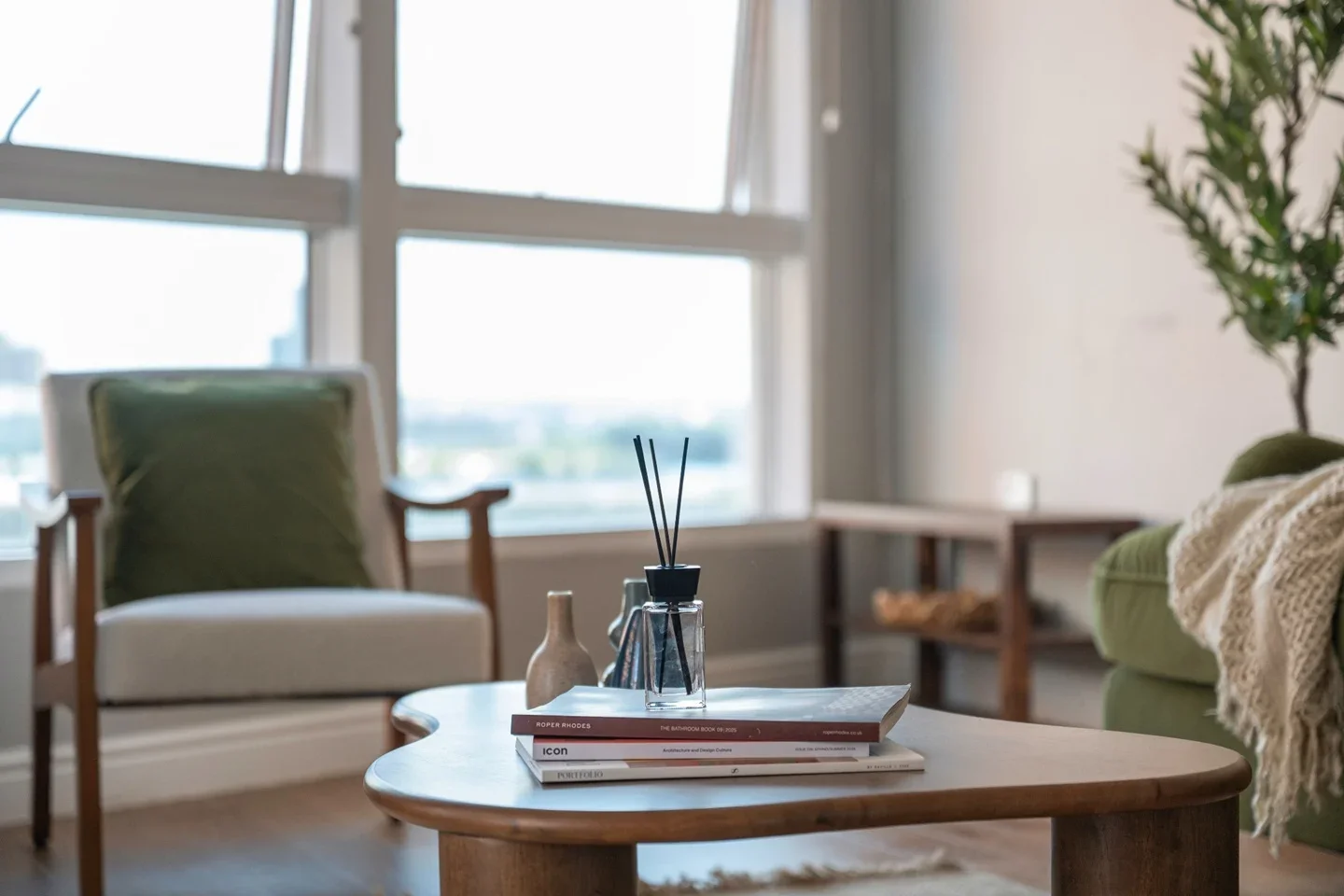 Flat Blackwall Way in Greater London