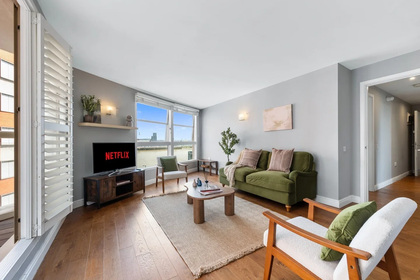 Flat Blackwall Way in Greater London