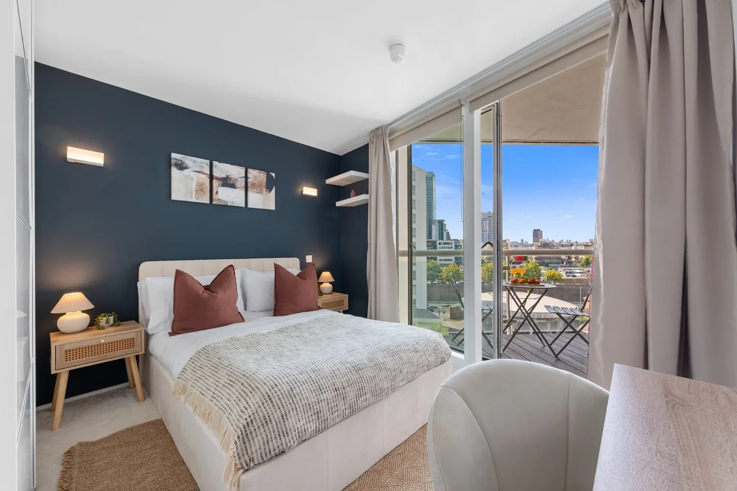 Flat Blackwall Way in Greater London