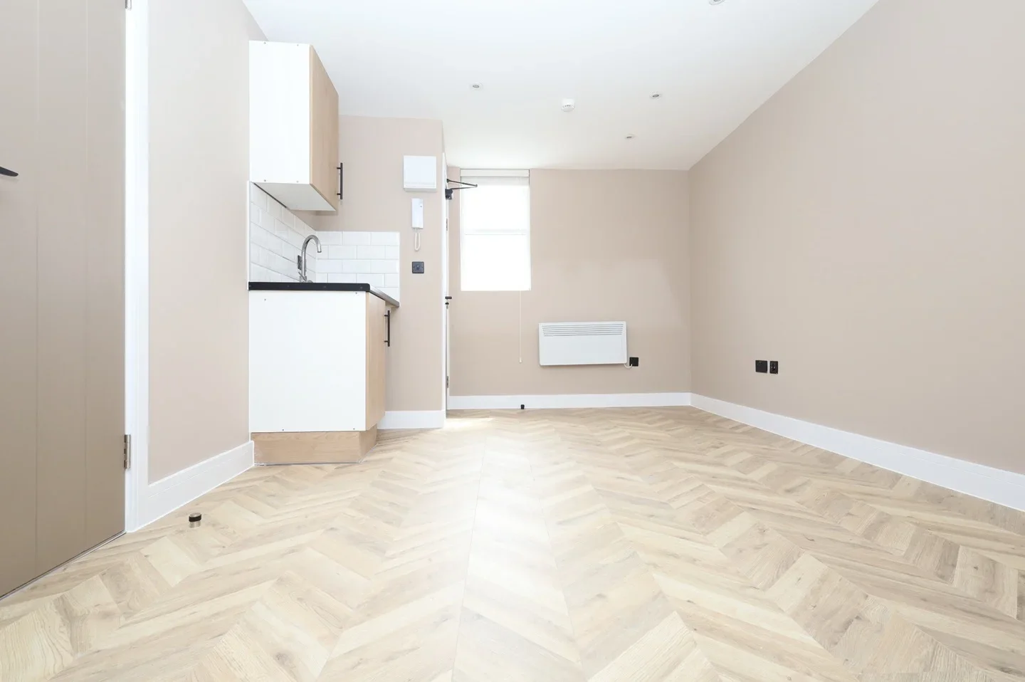 Room Colenso Road in Greater London