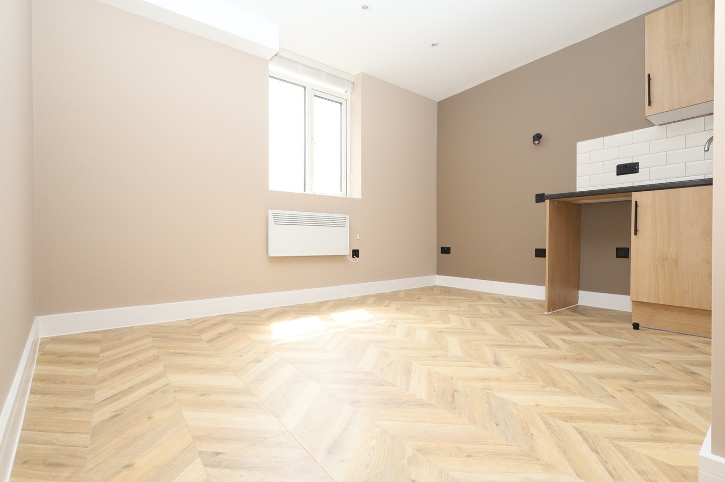 Room Colenso Road in Greater London