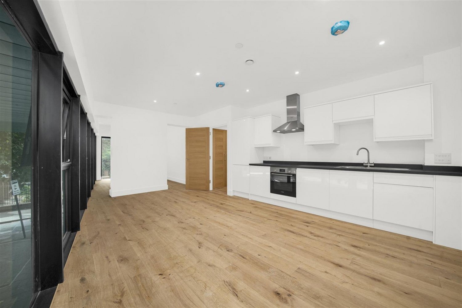 Flat Kingsland Road in Greater London
